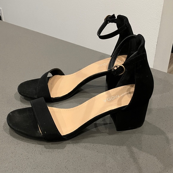 TOP Moda Black Ankle Strap Heels - Picture 2 of 4
